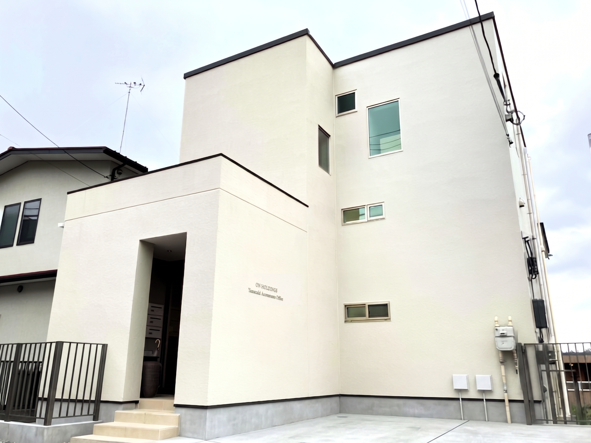 株式会社ＯＮホールディングス 様 集合玄関機・ビジネスホンの導入 ・複数拠点間の接続（フェーズ①）